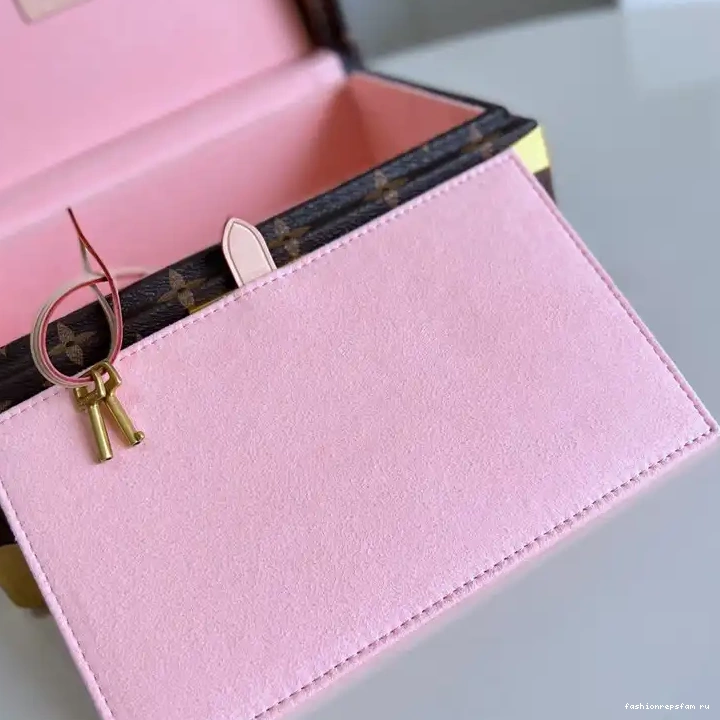 Fashionrepsfam ru 2210YA0102 Bag LV 0806